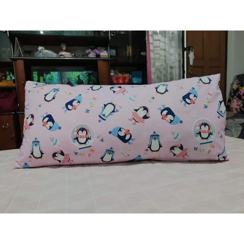 Sarung Bantal Cinta Kecil Sarban Imut Mini 30x60 cm Penguin Dance Pink Girly