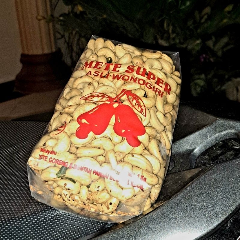 

KACANG METE MEDE MATANG GORENG KEMASAN 1 KG