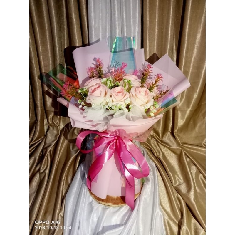 BUCKET BUNGA HOLOGRAM PINK /kado cewek/bucket wisuda/bucket lamaran/bucket anniversary/buket hari ib