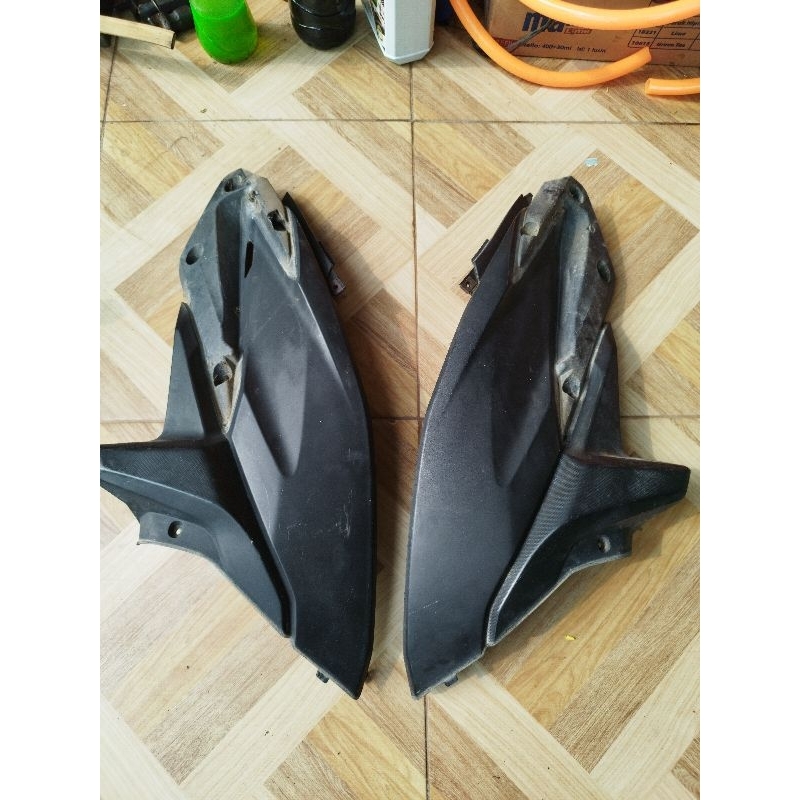 Sambungan body kanan kiri Vario 125 old , original copotan motor