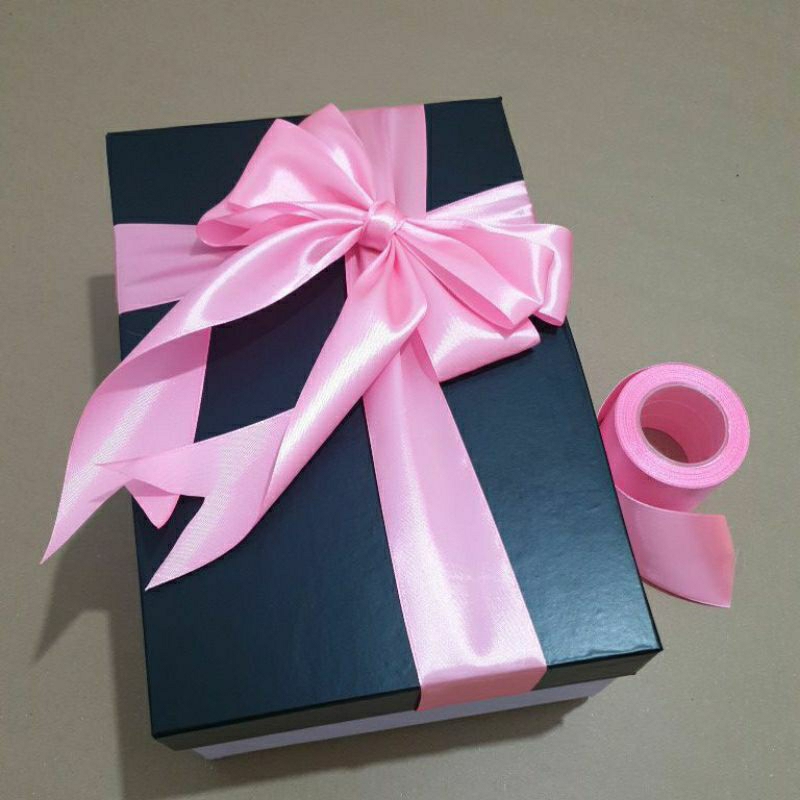 

Box Kotak Kado Black & Pink 30 cm x 20 cm x10 cm