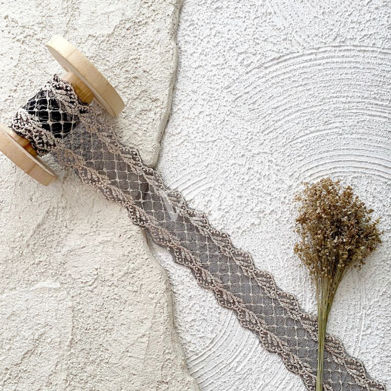 Renda VIP 1 T002 Renda Tile Bordir Hitam Gold Per Roll