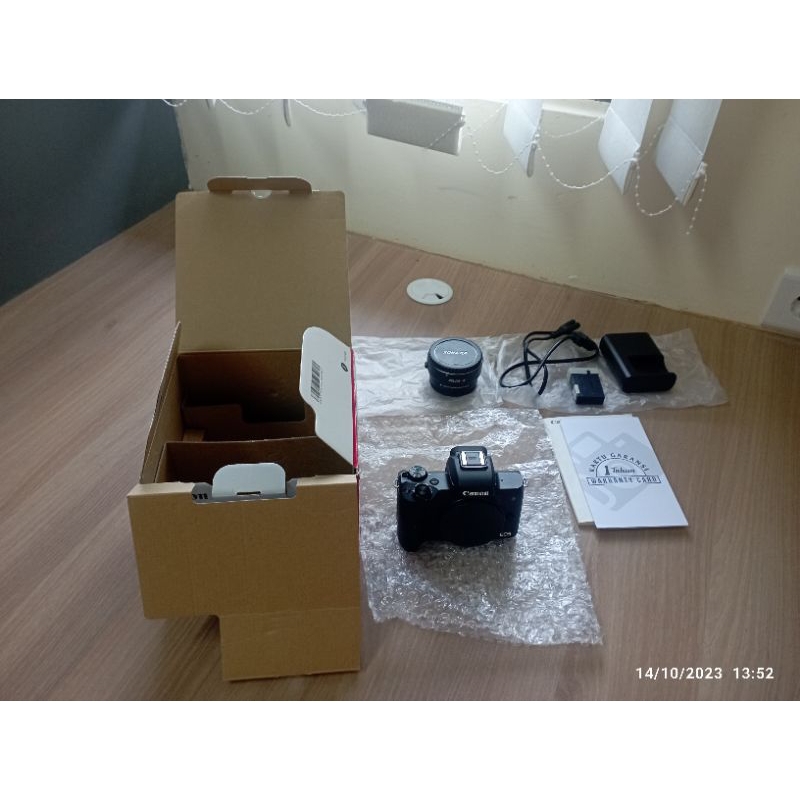 Kamera Canon EOS M50 like new dengan Lensa EF-S 18+135mm IS STM like new