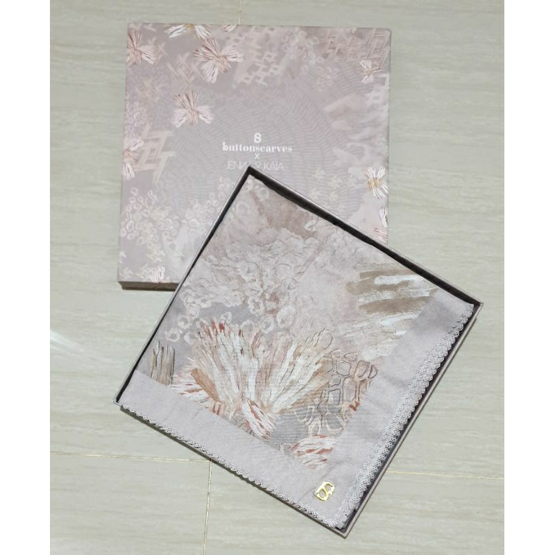 Preloved buttonscarves les amities 1 taupe