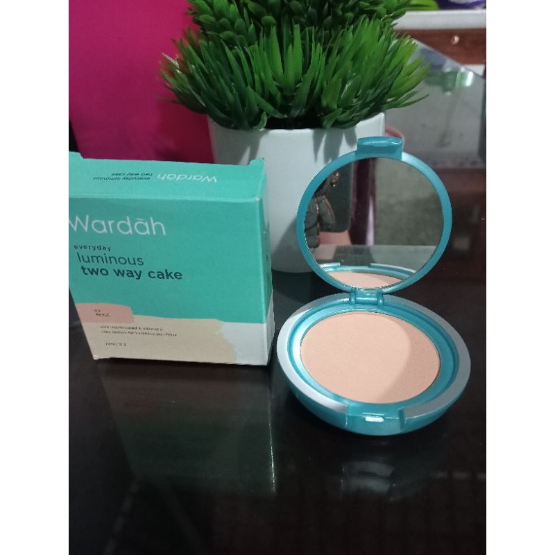 WARDAH luminous two way cake