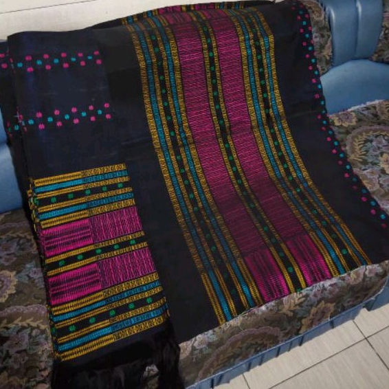 Kain songket pucca bunga bintik tenunan tarutung