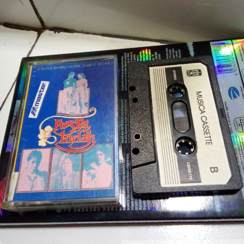 kaset pita GURUH SOEKARNO PUTRA CHRISYE YOCKIES "PUSPA INDAH"
