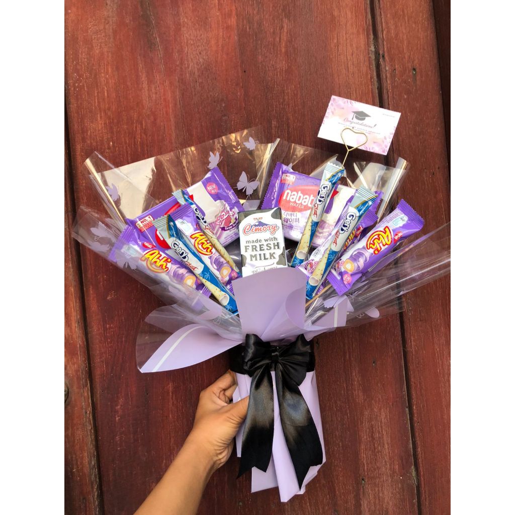

Bouquet Snack [Bucket Snack Custom untuk Wisuda,Sempro, Ulang Tahun, Anniversary, lamaran, Tunangan, hari Ibu]