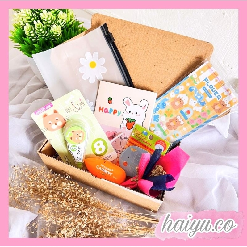 

[READY] Set Gift Box Mini Stationary Hampers Alat Tulis Minimalis Kado Wisuda Ulang Tahun By Haiyu