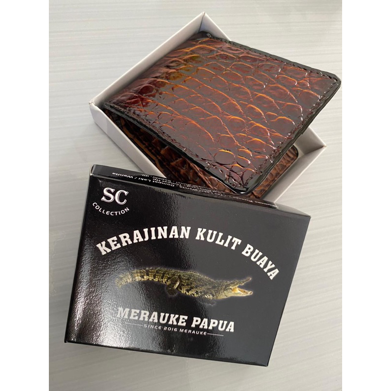 Dompet pendek kulit buaya dari Merauke Papua
