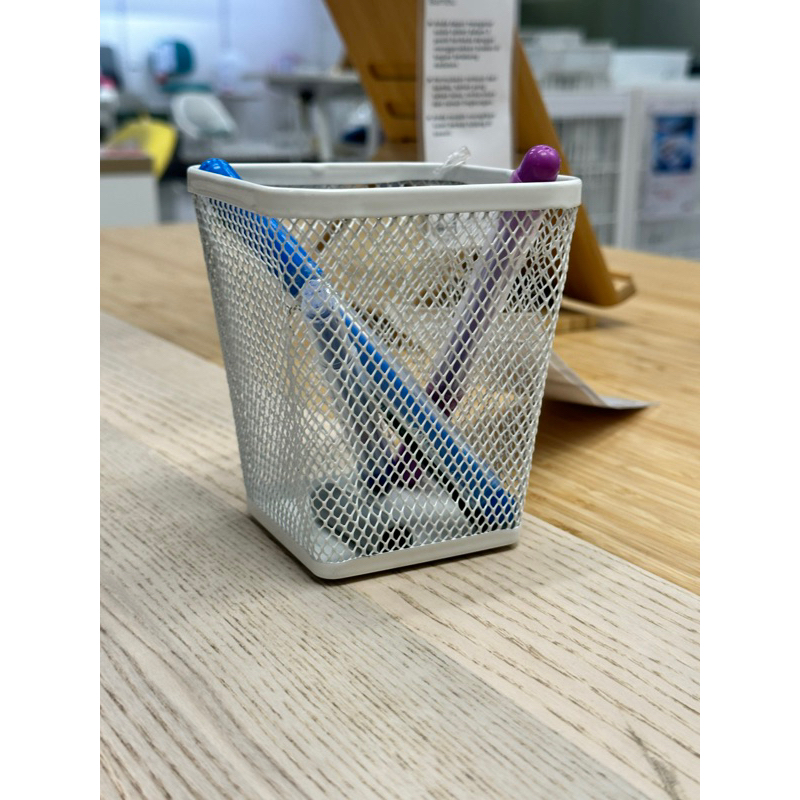 

Tempat Pensil Pulpen Dronjons