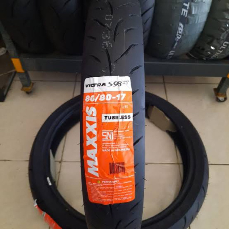 Maxxis Victra 80/80-17 free pentil