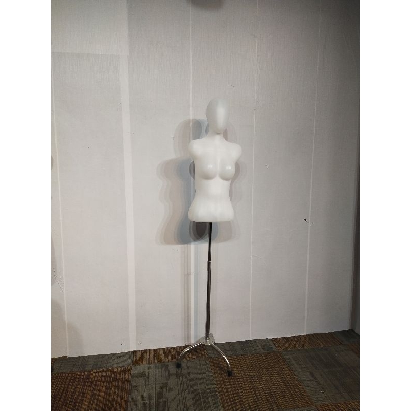 Manekin dewasa alien putih + kaki besi | patung badan + kaki besi | patung baju | manekin baju | man