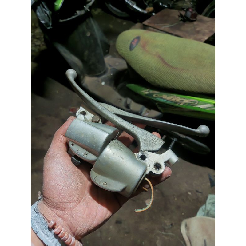 HOLDER KIRI KANAN CB100 ORIGINAL COPOTAN