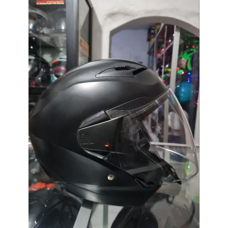 Helm Zeus 611 bekas pakai