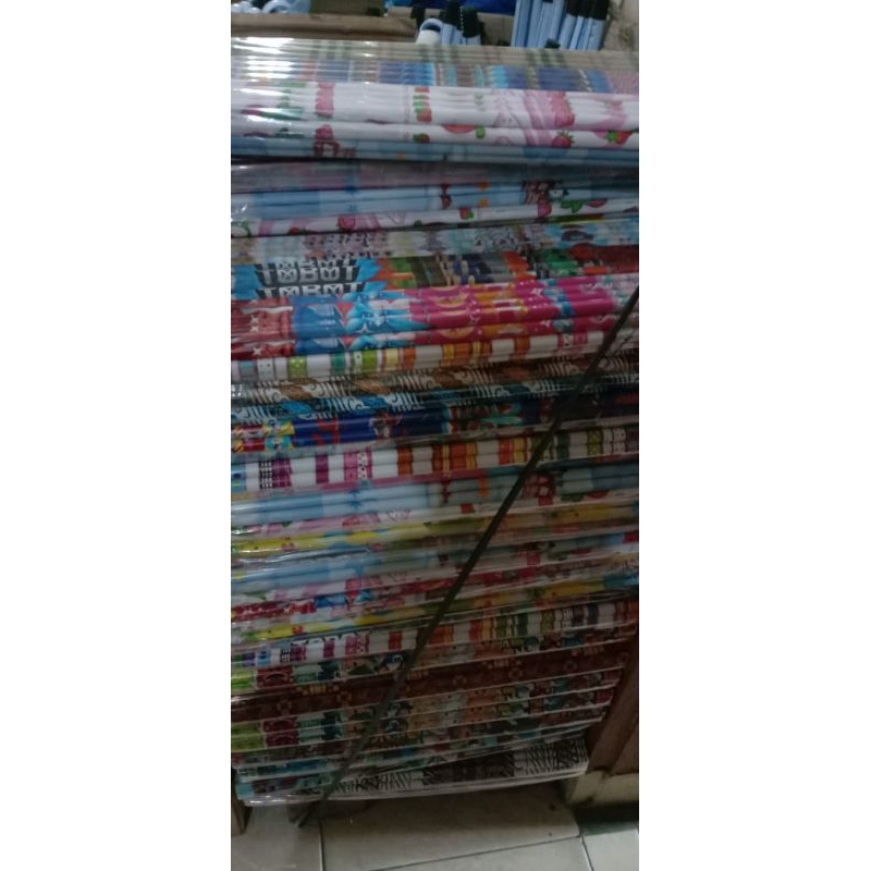 

RB (1pak) kertas Kado Gulung Murah isi 50 pcs