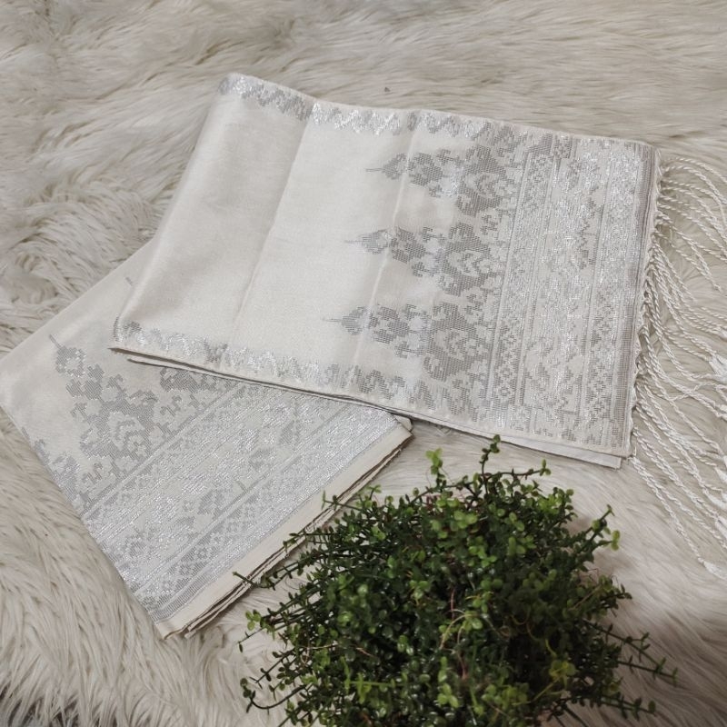 Songket Silungkang warna putih BW motif silver