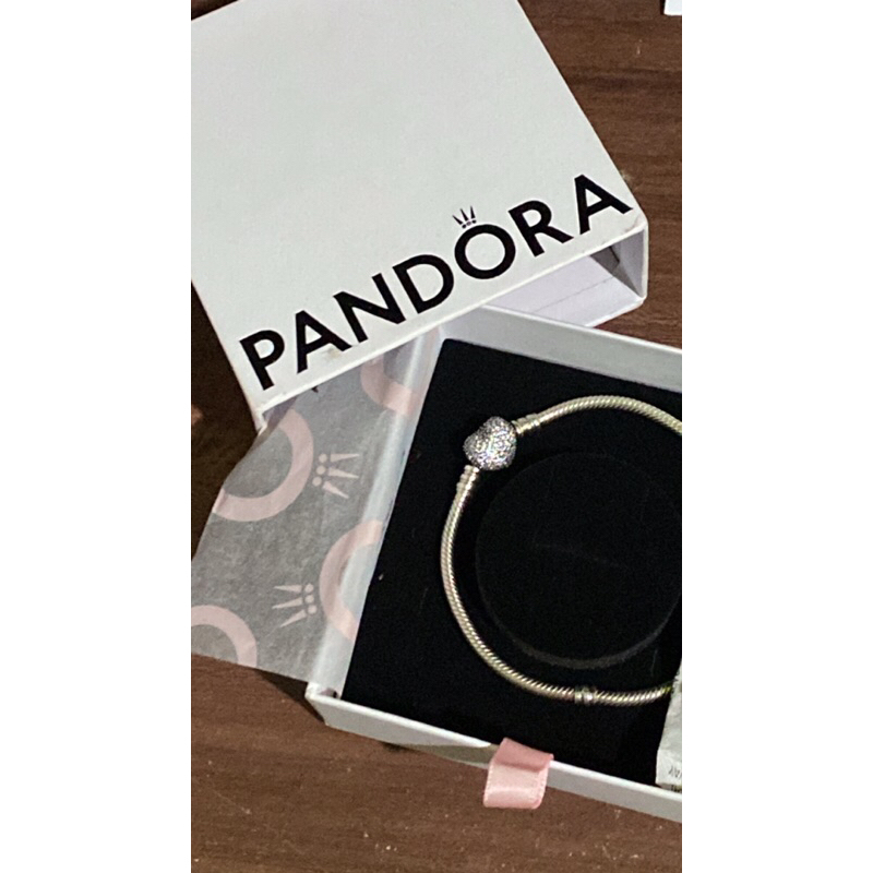 Pandora bracelet preloved