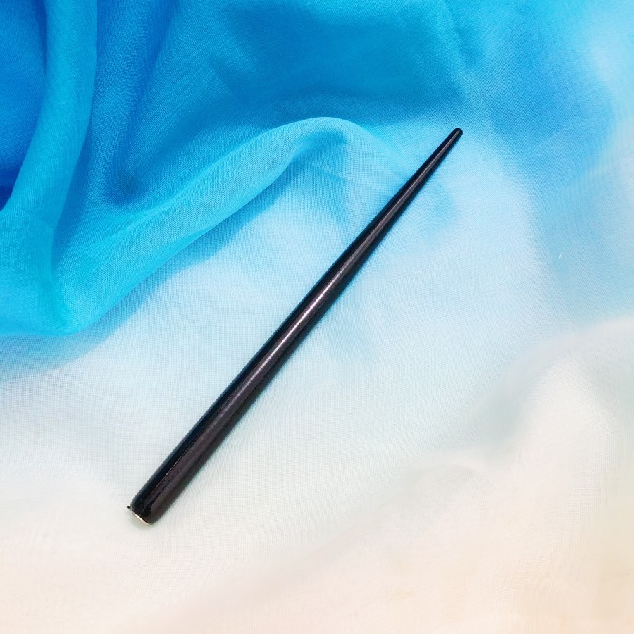 

Manuscript Straight Calligraphy Holder in Black