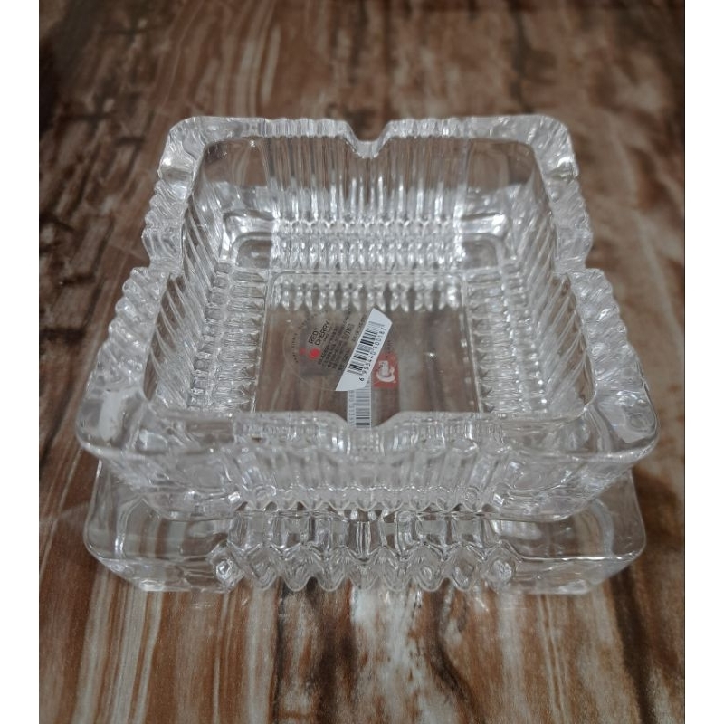Asbak rokok kaca