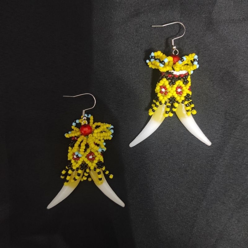 Anting taring manik dayak kalimantan