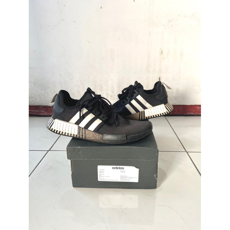 Adidas NMD R1 Original Local Pair Second Size 44 2/3 UK 10 US 10.5 Ori Sepatu Boost Ultraboost Ultra