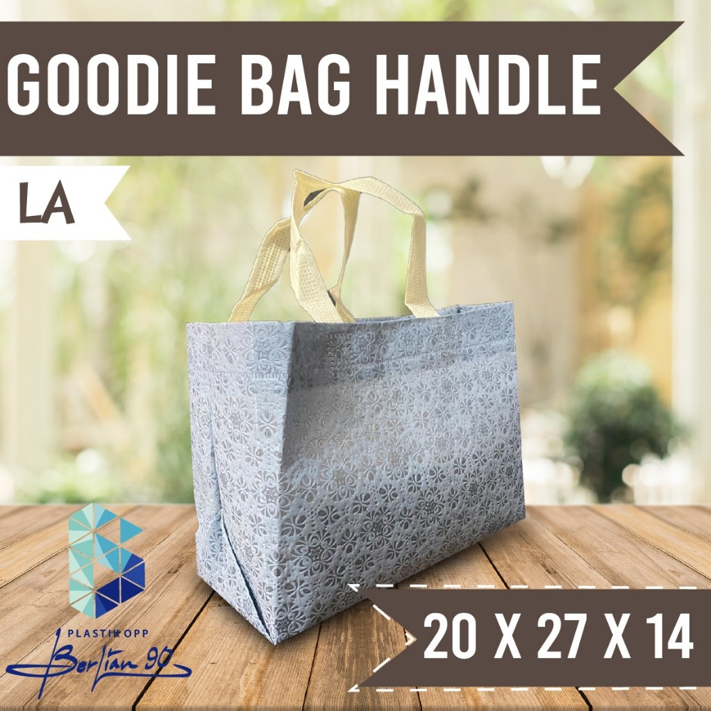 

Goodie Bag Box Tekstur 20x27x14 isi 12 pcs / Tas Goodie Bag Spundbond Tas Berkat Hajatan Tas Belanja / Tas Souvenir Motif Tekstur Timbul