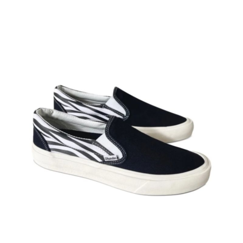 Sepatu Thunderbear - Slip On Voltaire Depart White -  39