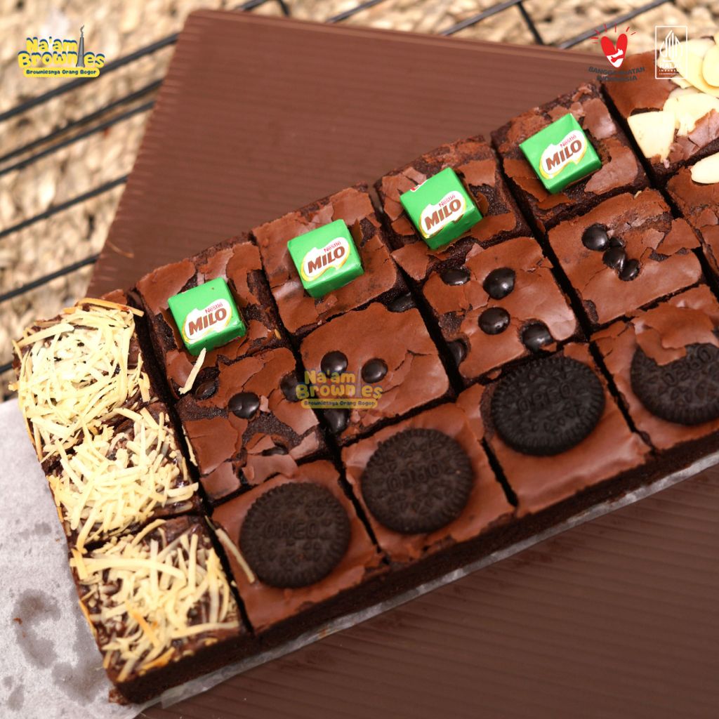 

RB22 [ Buy 1 Get Brokrik Mini ] BROWNIES FUDGY MEDIUM UK 10X20cm ISI 18 POTONG BY NA'AM