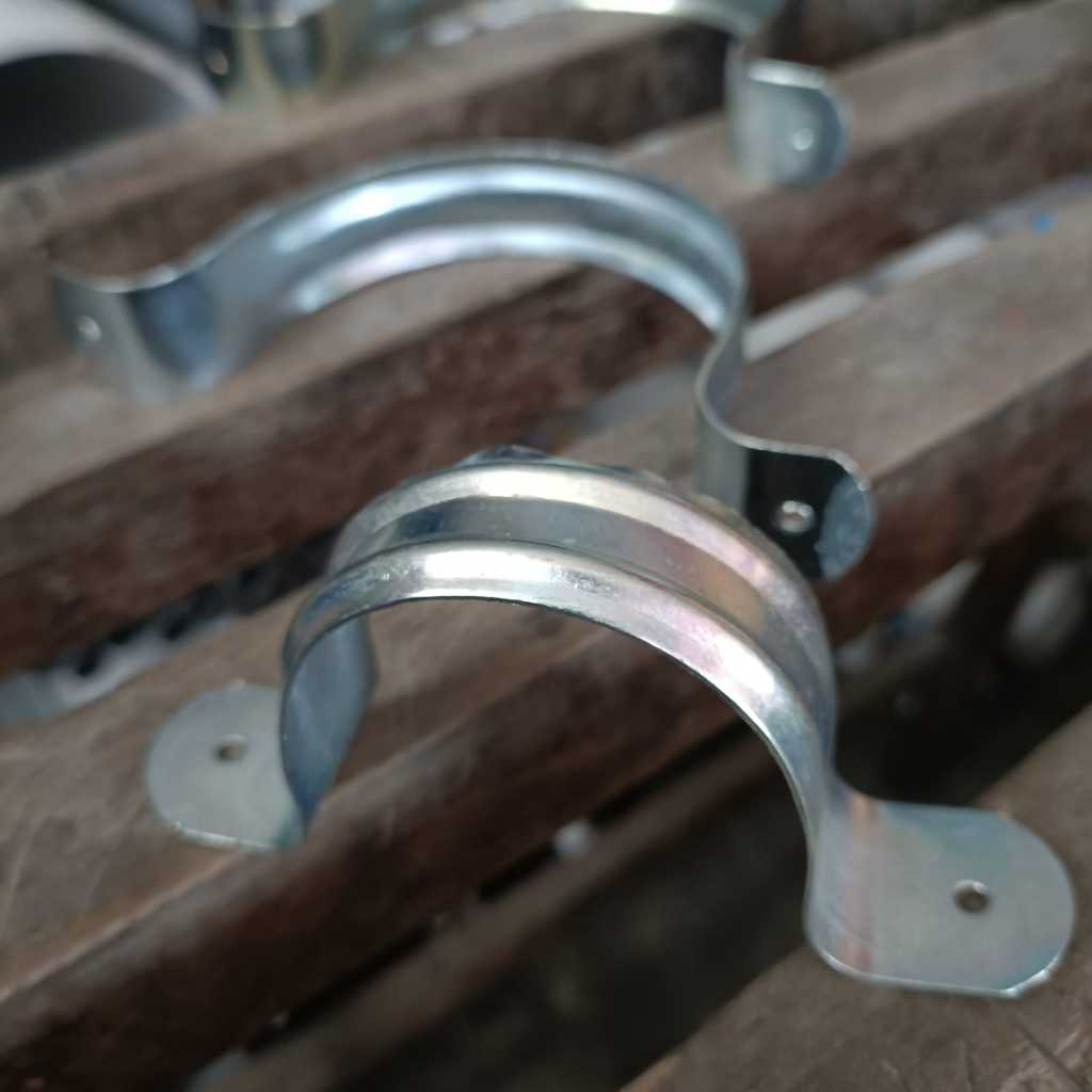 Klem Pipa Tebal 4" Inch / Klem Plat Besi / Klem Paralon / Klem Pipa PVC / Klem Omega / Klem Besi