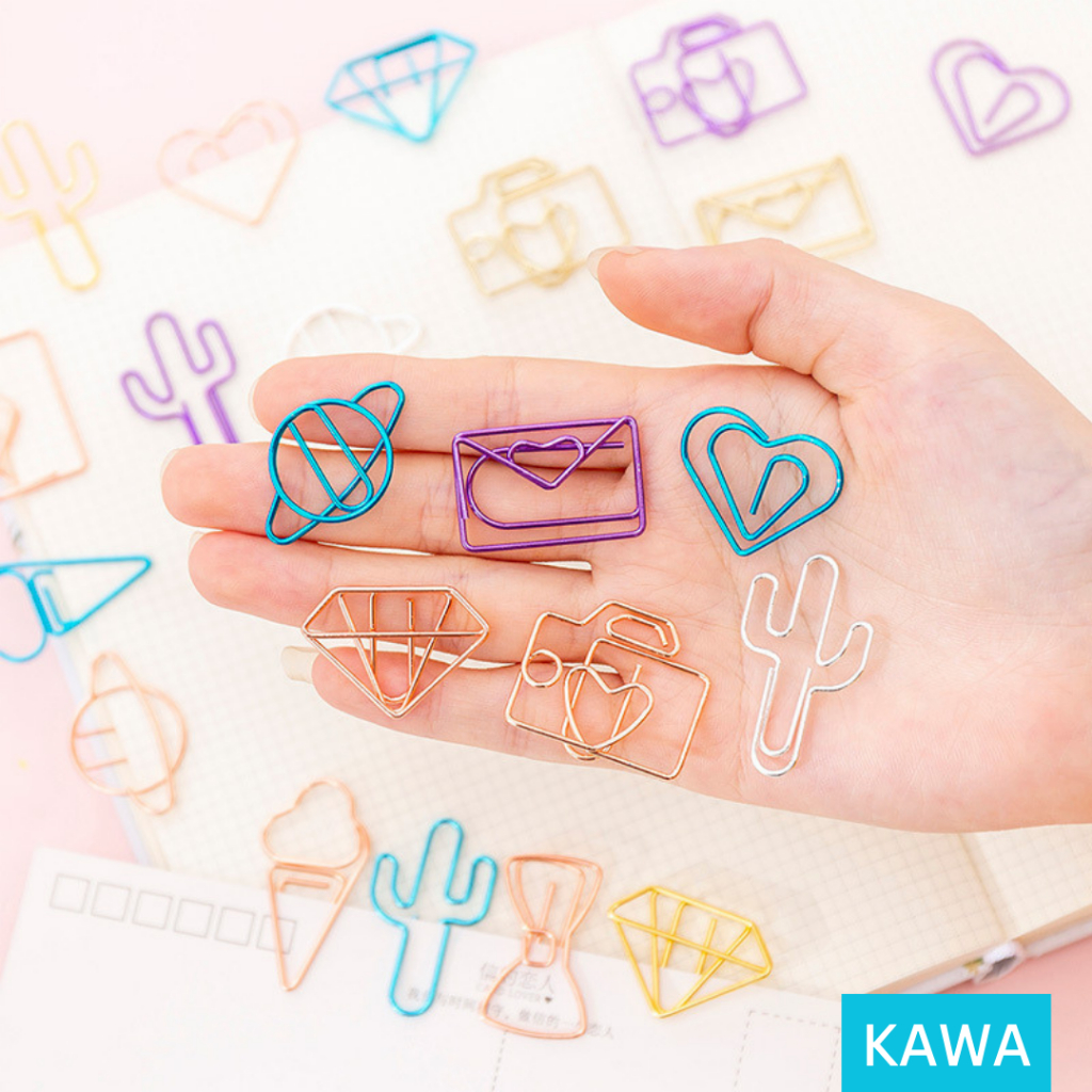 

KAWA Paper Clip Isi 10 Pcs Klip Kertas Bermotif Planet Ice Cream Cactus Camera Diamond Dolphin Love Envelope Star Lucu Lengkap Berwarna Full Color Aesthetic