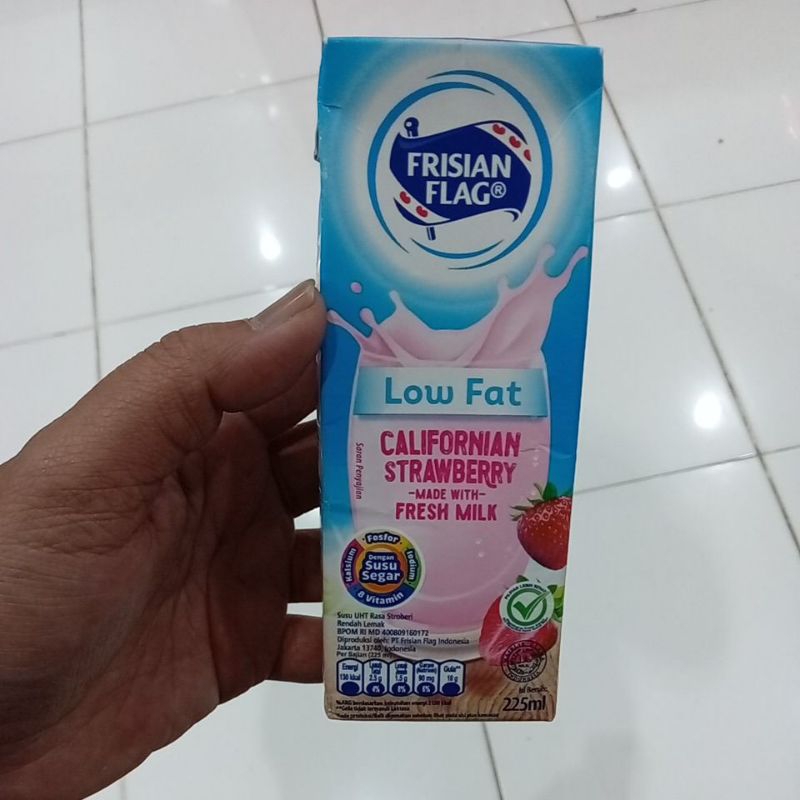 

Mahbubah - Frisian Flag 225 ml Susu UHT Low Fat Rasa Stroberi / Low Fat Californian Strawberry