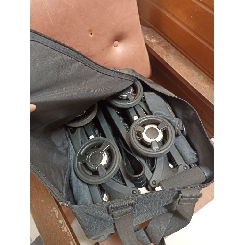 folding stroller pockit chocolate