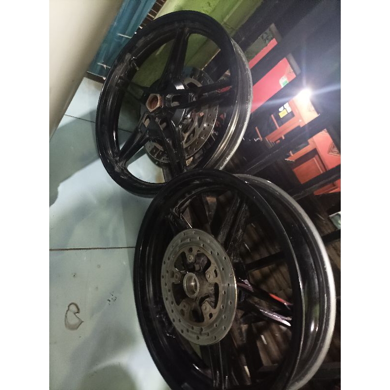Velg velk depan belakang r15 v2 original copotan/bekas