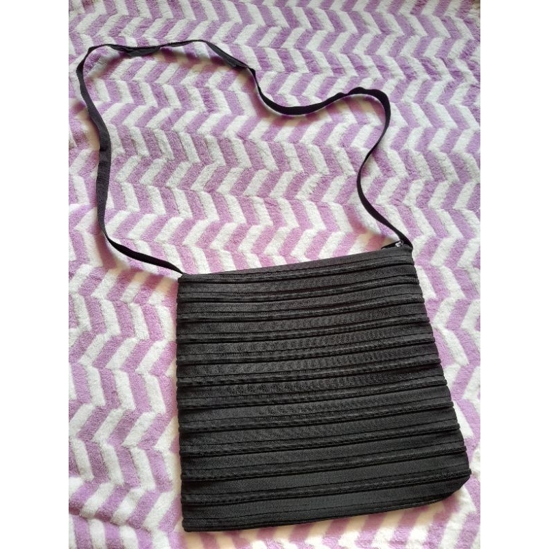 TAS SELEMPANG WANITA ZIPPER