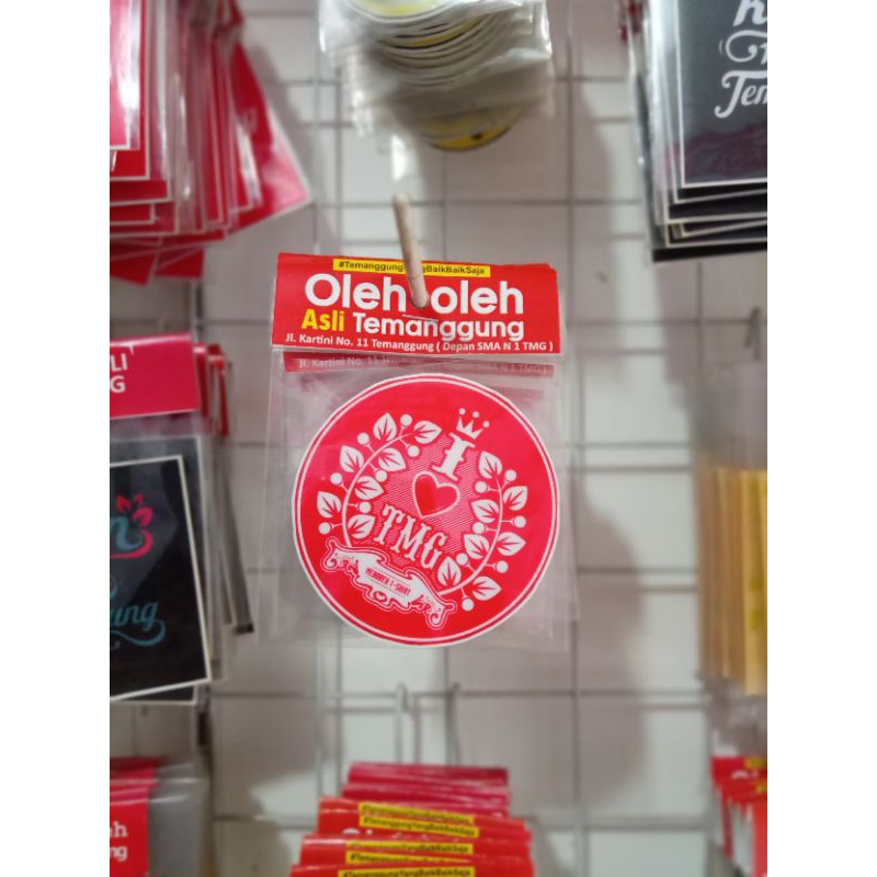 

Stiker Menoreh Temanggung "I LOVE TMG" Batik'an Love. Merah-Putih Bundar