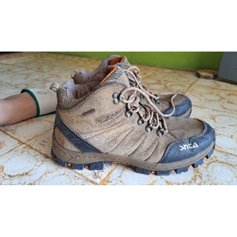 sepatu second SNCA