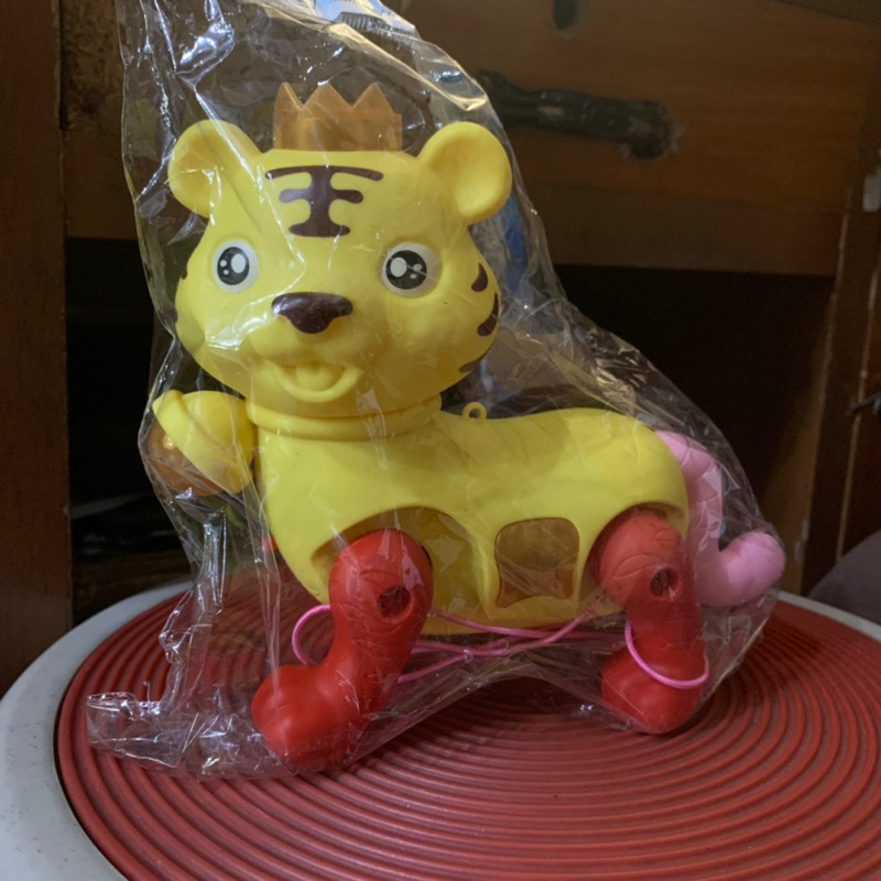 MAINAN SINGA BATERAI LAMPU BISA BERJALAN LION WARNA