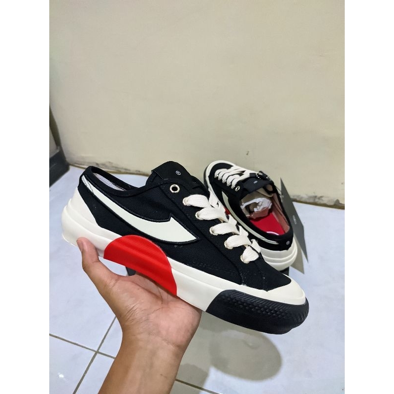 Compass Proto Lite V2 Black White sz 39 - BNIB