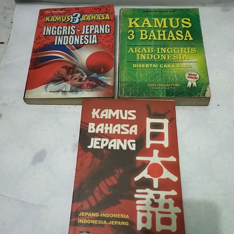 KAMUS 3 BAHASA ARAB INGGRIS INDONESIA / INGGRIS - JEPANG - INDONESIA / KAMUS BAHASA JEPANG. / KAMUS 