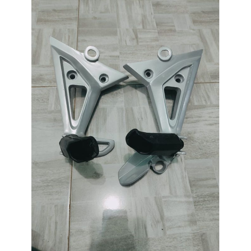 DUDUKAN FOOTSTEP STEP PIJAKAN KAKI BELAKANG REVO FIT FI REVO FIT INJEKSI SET STEP KARET
