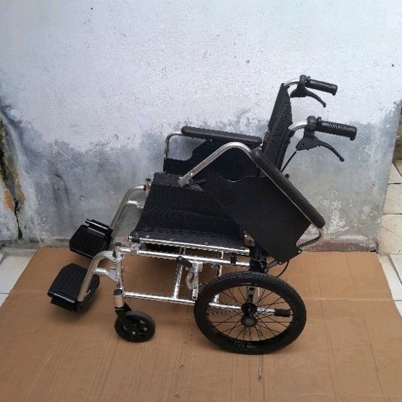 kursi roda travel bekas