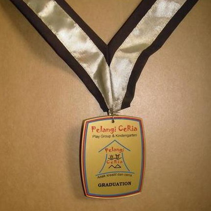 

Medali Akrilik Pelangi Ceria