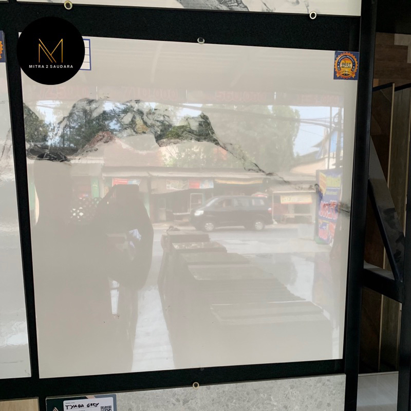 Granit lantai arna 60x60cm Savina white kw Lokal