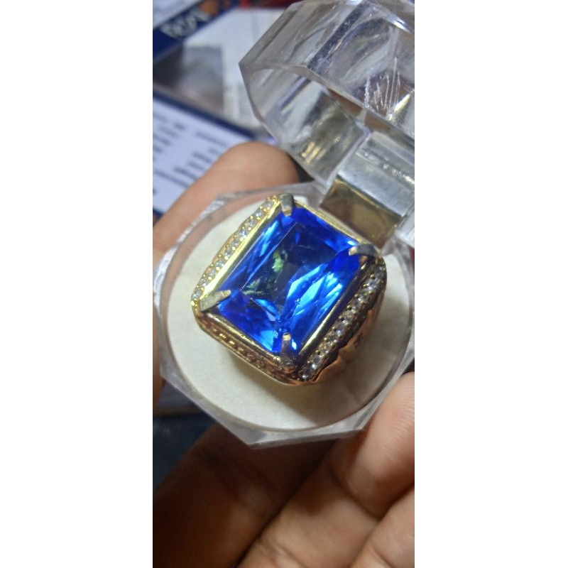 Blue topaz London