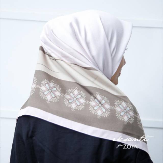 ZOYA KERUDUNG HIJAB SEGI EMPAT JUMBO MOTIF JAYASRI SCARF