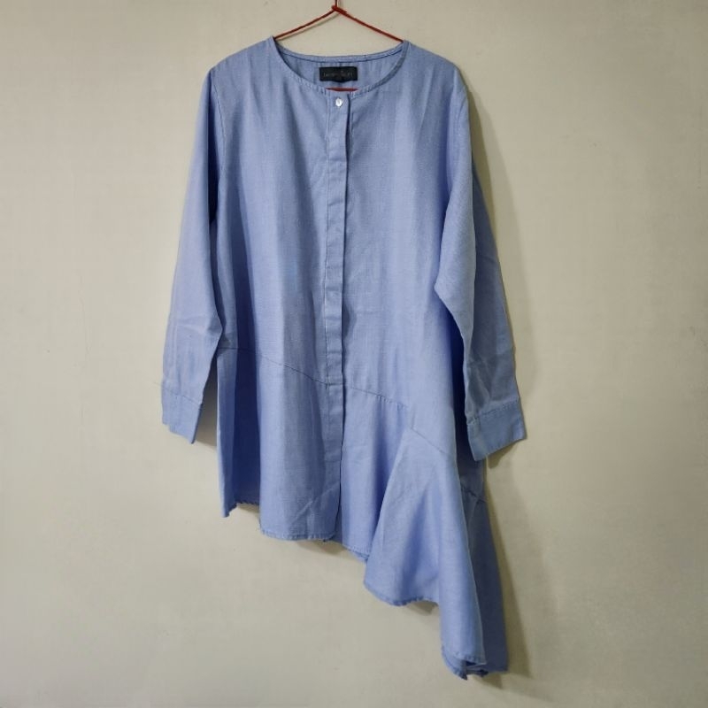 Benang Jarum Buttonscarves Atasan Tops Tunik Asimetris Asymmetric Original Preloved