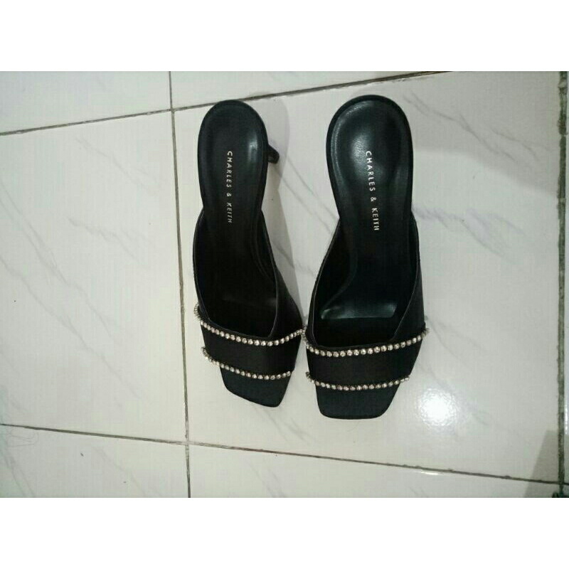 PRELOVED High Heels Charles & Keith /Slip On/Open Toe/heels hitam