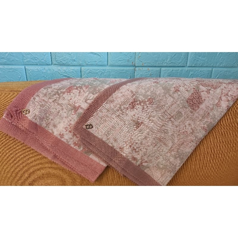 Buttonscarves Edisi British Series