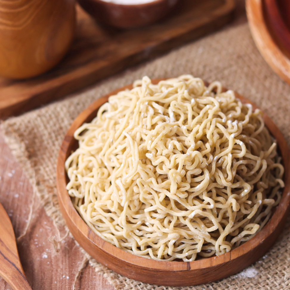 

XRPR8782 Mie Mentah Sedang Homemade (Bakmie Ayam) 1KG / 1000 Gram / 10 Porsi Mangkok